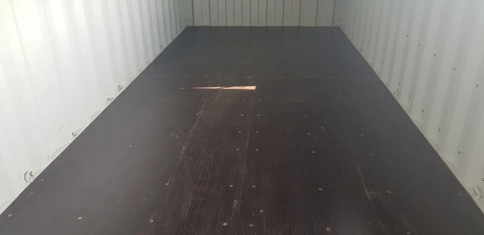 Barra contenedora de madera de 40′