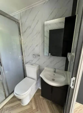 Contenedor móvil Tiny House con dos dormitorios y cocina 2024